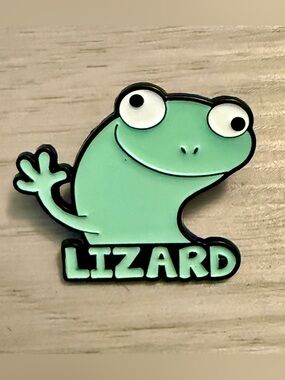 Small New Lizard Waving Meme Enamel Pin Funny Cartoon Lizard Bag Charm Gift